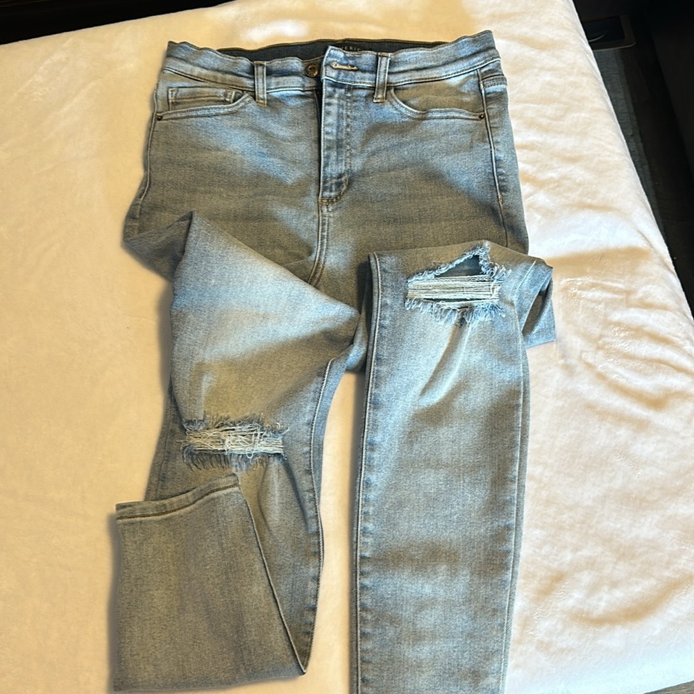 Distressed High Rise Jeans - Picture 5 of 5